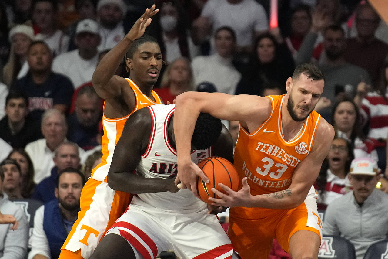 Tennessee forward Uros Plavsic (33) fouls Arizona center Oumar Ballo during the first half of an NC...