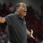 No. 8 Alabama mounts comeback, beats No. 1 Houston 71-65