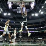 Antetokounmpo scores 30, Bucks extend Warriors' road woes