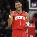 Green scores 26, Rockets beat slumping Suns in Silas' return