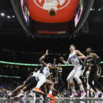 Murray hits winning free throws, Hawks end Magic's streak
