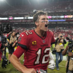 Brady throws for 2 late TDs, Buccaneers beat Saints 17-16