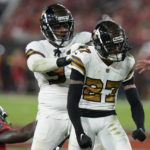 Brady's throws for 2 late TDs, Buccaneers beat Saints 17-16
