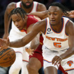 Knicks snap 5-game home losing streak in win over Cavaliers