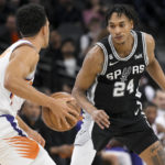 Ayton's double-double helps Suns hand Spurs 11th loss in row