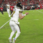 Brady's throws for 2 late TDs, Buccaneers beat Saints 17-16