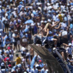 Argentina soccer team abandons parade amid swarms of people