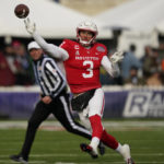 Tune's TD throw completes Houston's rally past La-Lafayette