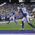 Hurts, Eagles clinch playoffs with 48-22 win over Giants