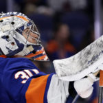 Blues hold off Islanders rally, win 7-4