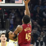 Mitchell scores 23, Cavs blast Jazz, improve to 15-2 at home