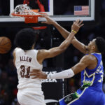 Mitchell scores 36, leads Cavs past Giannis, Bucks 114-106