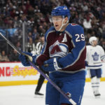 Michael Bunting scores 2, Maple Leafs top Avalanche 6-2