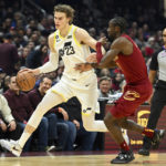 Mitchell scores 23, Cavs blast Jazz, improve to 15-2 at home
