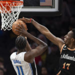 Murray hits winning free throws, Hawks end Magic's streak