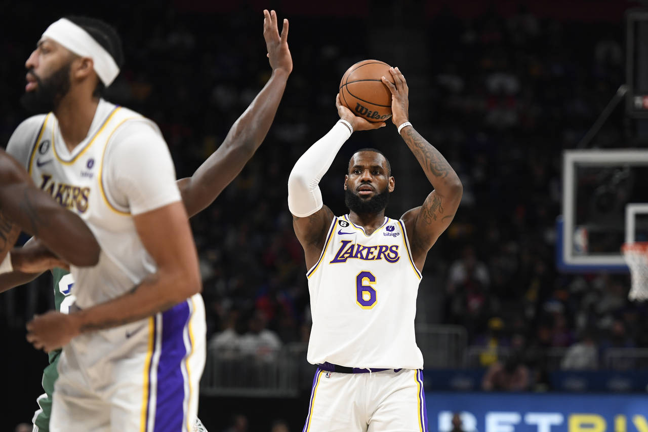 Los Angeles Lakers forward LeBron James (6) looks to pass against the Detroit Pistons during the fi...