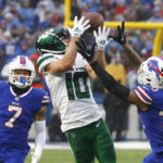 AFC-leading Bills overcome elements, beat White, Jets 20-12
