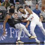 Johnson, Spurs hold off Mitchell, Cavs to win 3rd in row