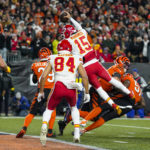 Burrow tops Mahomes again, rallies Bengals past Chiefs 27-24