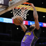 Lakers' Anthony Davis misses 2nd half with right foot injury