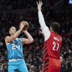 Nurkic rallies Blazers past Hornets on Lillard's big night