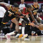 Green scores 26, Rockets beat slumping Suns in Silas' return