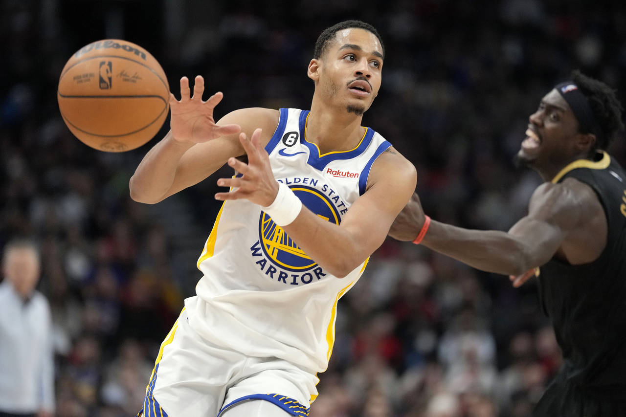 Golden State Warriors guard Jordan Poole (3) passes off the ball as Toronto Raptors forward Pascal ...