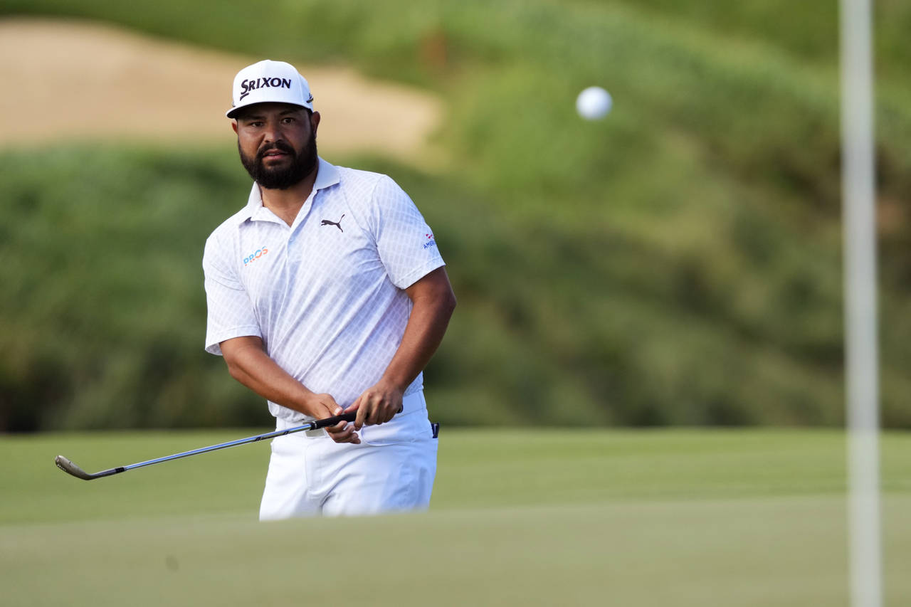 J.J. Spaun chips onto the ninth green during the third round of the Tournament of Champions golf ev...