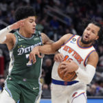 Randle's 42 leads Knicks to 11th straight win over Pistons