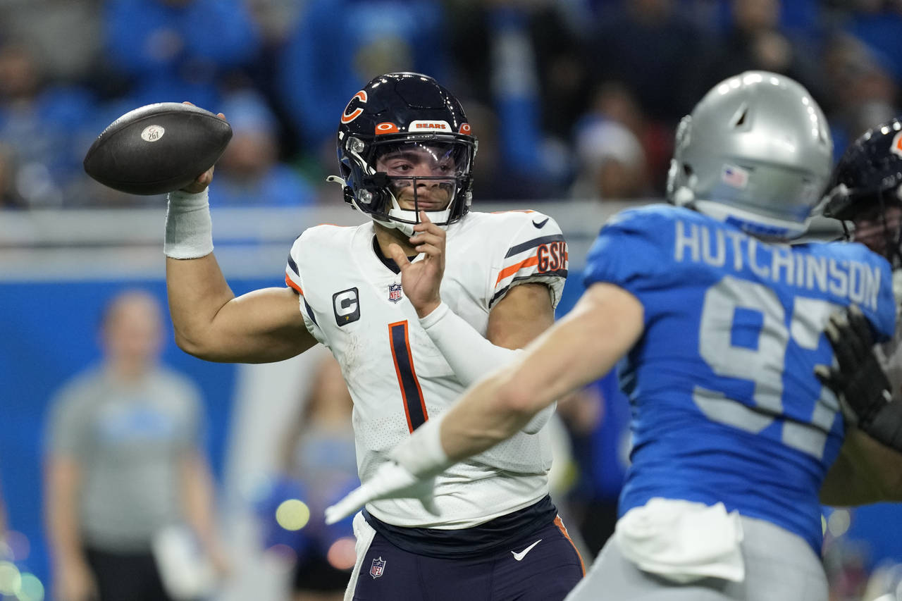 Chicago Bears quarterback Justin Fields (1) throws during the second half of an NFL football game a...