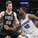 Kings roll past Spurs, extend winning streak to 4 games