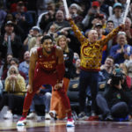 Mitchell scores 71 points, Cavs beat Bulls 145-134 in OT