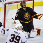 Stauber wins again, Blackhawks beat Flames 5-1