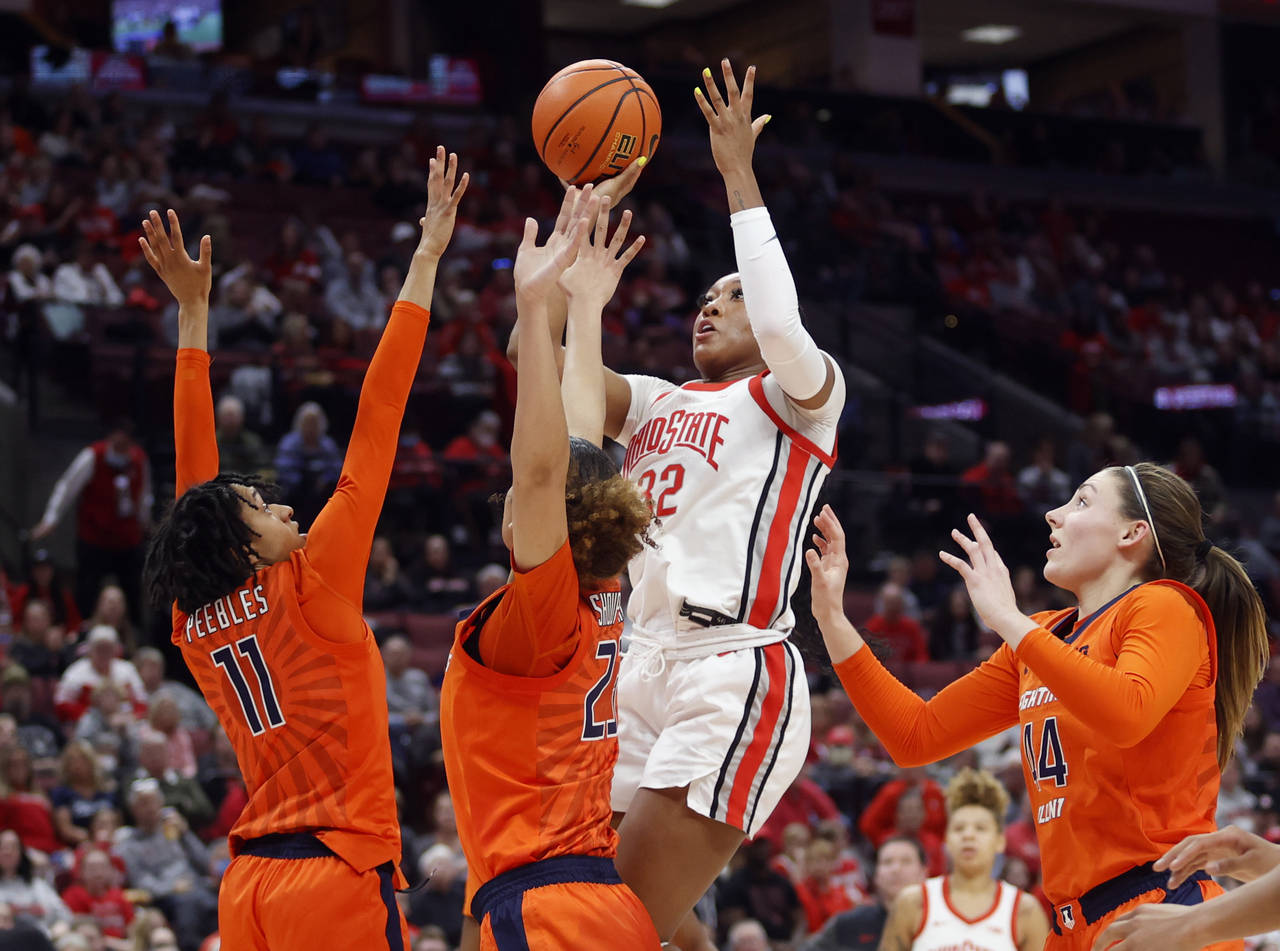 Ohio State forward Cotie McMahon (32) shoots between Illinois guard Jada Peebles (11), forward Bryn...