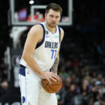 Dinwiddie scores 36, Mavs top Suns 99-95 after Doncic hurt