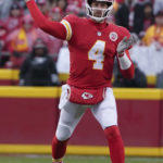 Chiefs' Henne delivers with Mahomes hobbled in playoff win