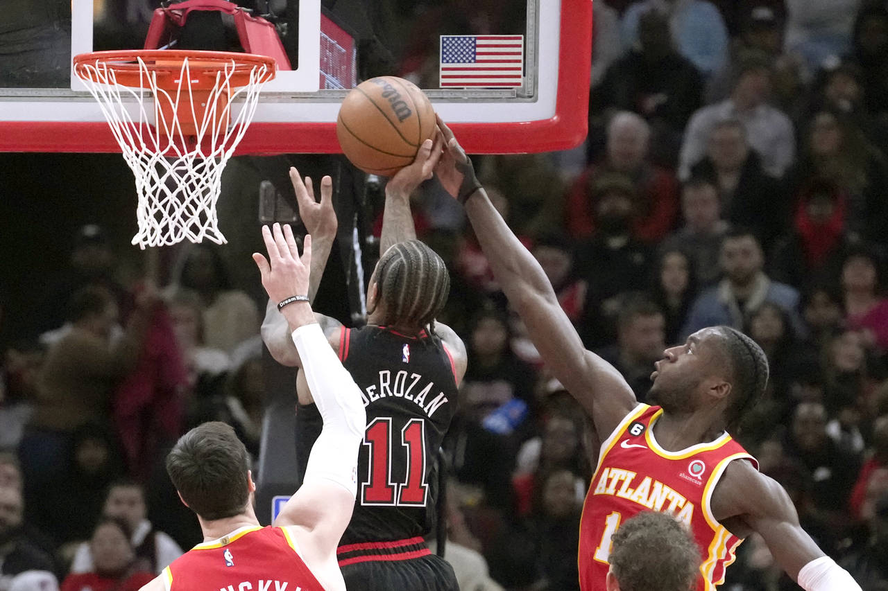 Atlanta Hawks' AJ Griffin, right, blocks Chicago Bulls' DeMar DeRozan's during the first half of an...