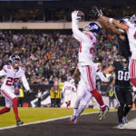 Hurts returns from injury, leads Eagles to No. 1 seed in NFC