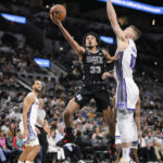 Kings roll past Spurs, extend winning streak to 4 games