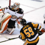 Guentzel's OT winner lifts Penguins past lowly Ducks 4-3