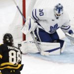 Grzelcyk breaks tie late, Bruins beat Maple Leafs 4-3