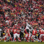 Chiefs, led by hobbled Mahomes, beat Jags 27-20 in playoffs