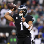 Hurts returns from injury, leads Eagles to No. 1 seed in NFC