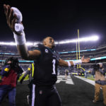 Hurts returns from injury, leads Eagles to No. 1 seed in NFC