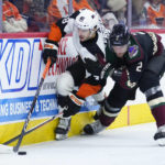 Flyers net 5 goals in 2nd, beat Coyotes for 4th straight win