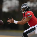 Hurts resumes throwing, Johnson returns for banged-up Eagles