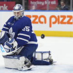 Nylander helps Maple Leafs beat slumping Islanders 5-2