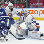 Nylander helps Maple Leafs beat slumping Islanders 5-2