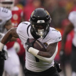 Chiefs, led by hobbled Mahomes, beat Jags 27-20 in playoffs