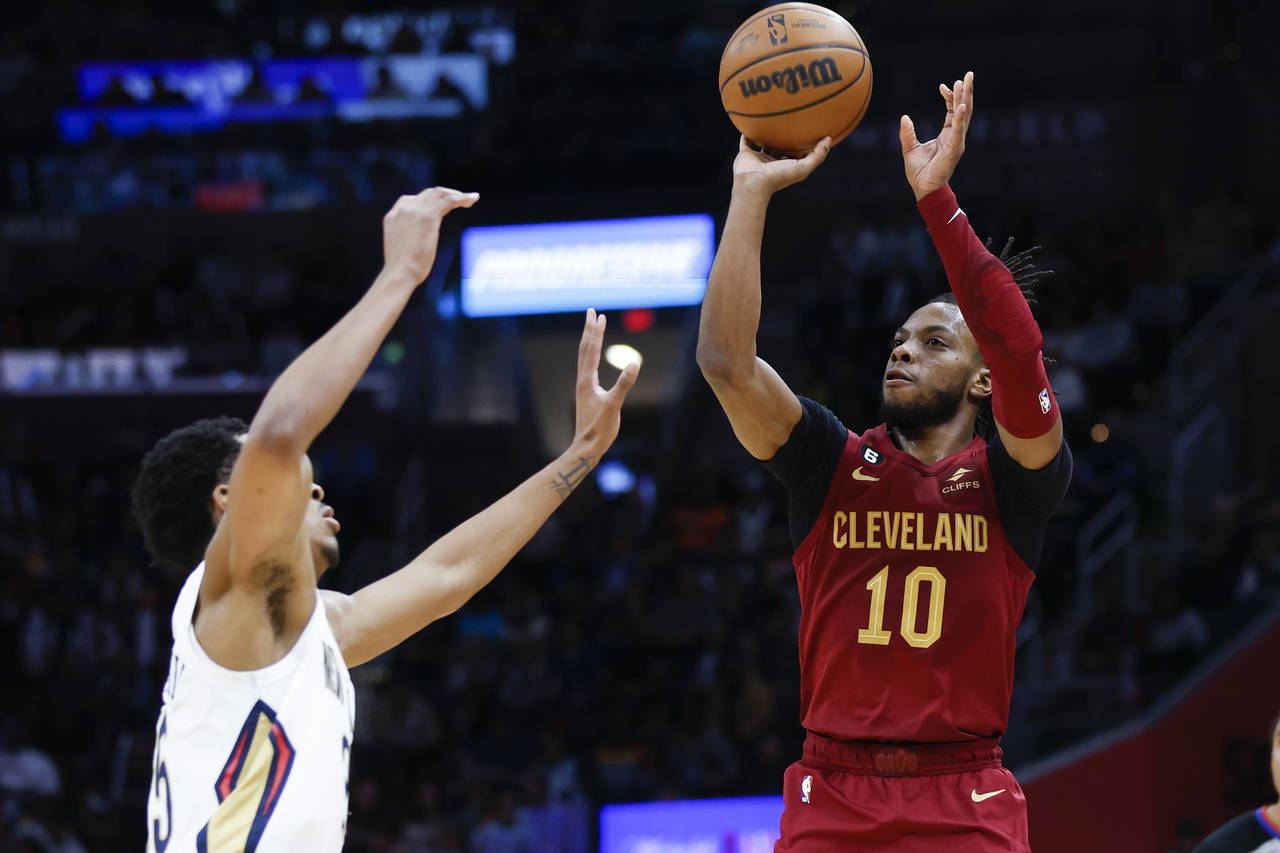 Cleveland Cavaliers guard Darius Garland (10) shoots against New Orleans Pelicans guard Trey Murphy...